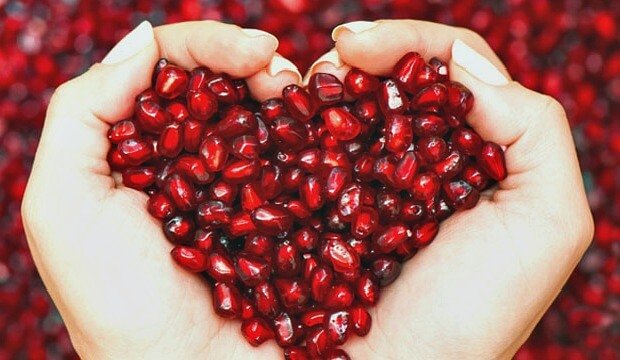7 Ways In Which Pomegranates Boost Your Health